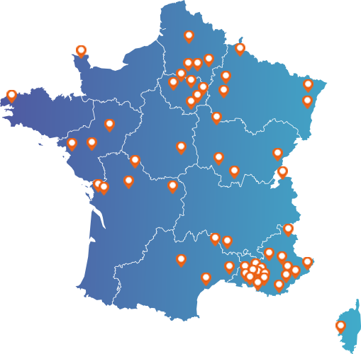 Illustration de la carte de la France en bleu indiquant par un point de localisation orange les différentes régions qui utilisent SIMDOSE